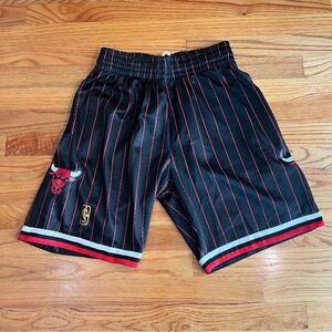 Mitchell and Ness Chicago Bulls Pinstripes Men’s Basketball Shorts Size Small